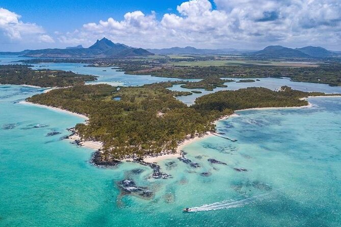 >TAXI ONLY< to DOLPHIN OR ILE AUX CERFS PARADISE ISLAND MAURITIUS - Reaching the 87-hectare island