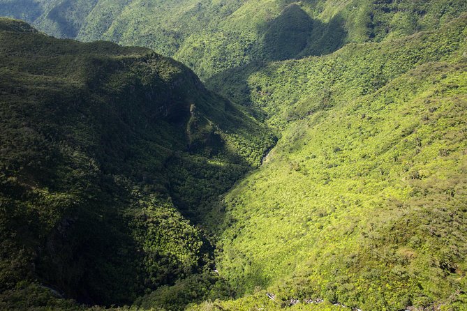 Trou-aux-Cerfs - Grand Bassin - 7 Coloured Earth - Wild South Guided Tour - Why this southern Mauritius route works