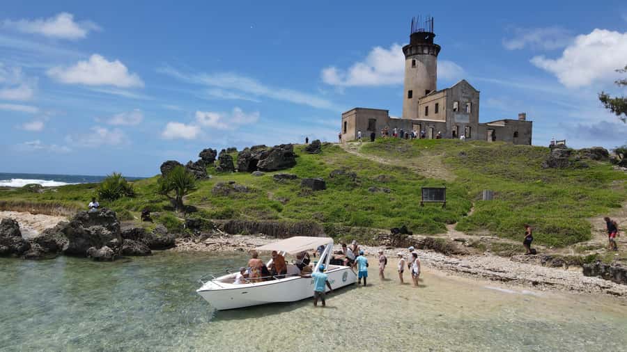 Trou d'Eau Douce: 5 Islands Tour with Snorkeling and BBQ - Île aux Cerfs and the First Hour of Free Time