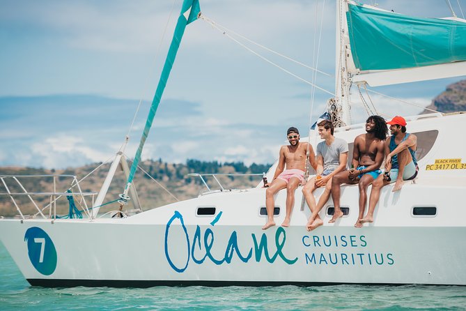WEST : OCÉANE Private full day cruise to Ile aux Benitiers - Crystal Rock, the postcard stop