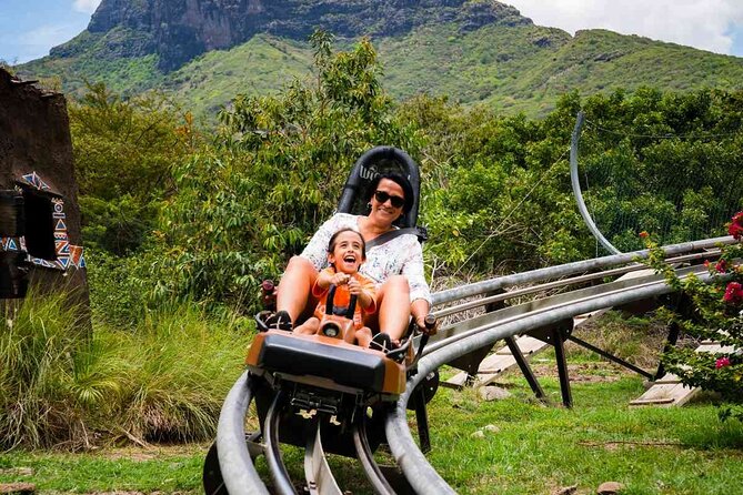 Wild South West Tour : SAFARI & TULAWAKA CASELA PARK & LE MORNE - Starting with Le Morne views at La Prairie Beach